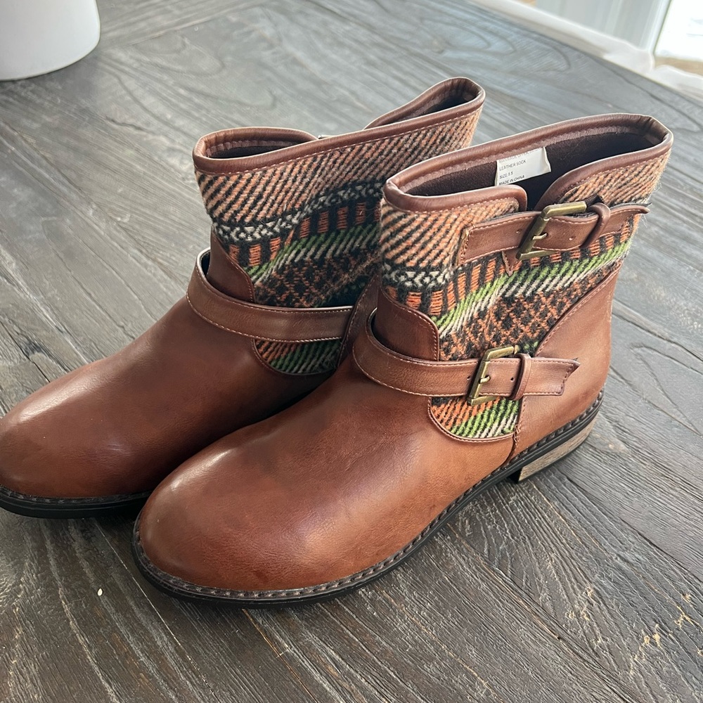 Brown detailed Restricted Boots